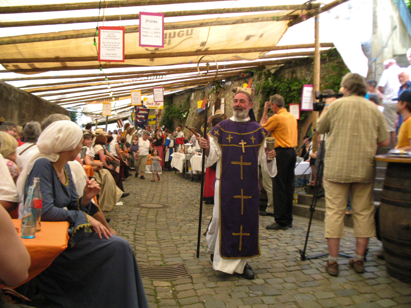 Einmarsch Heimatverein in die Kellergasse